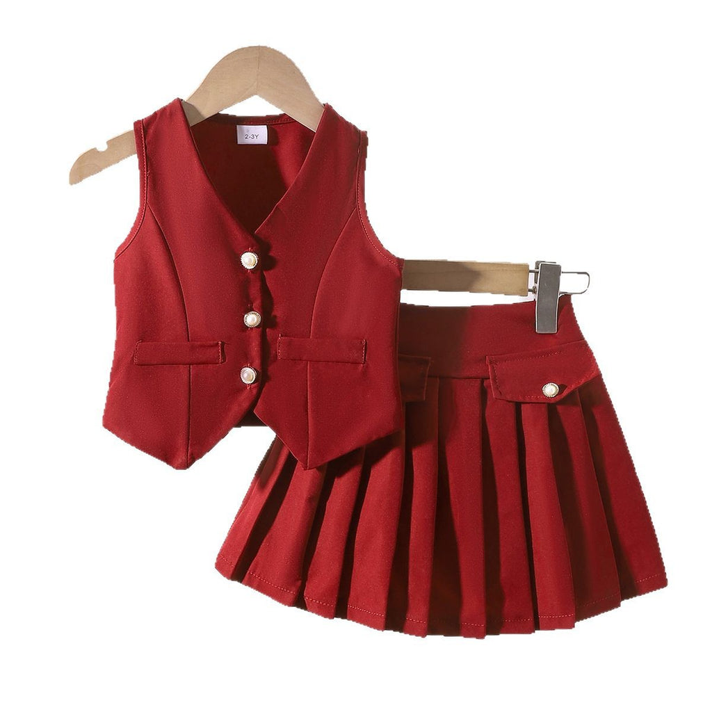 Two piece set of sleeveless vest and pleated skirt